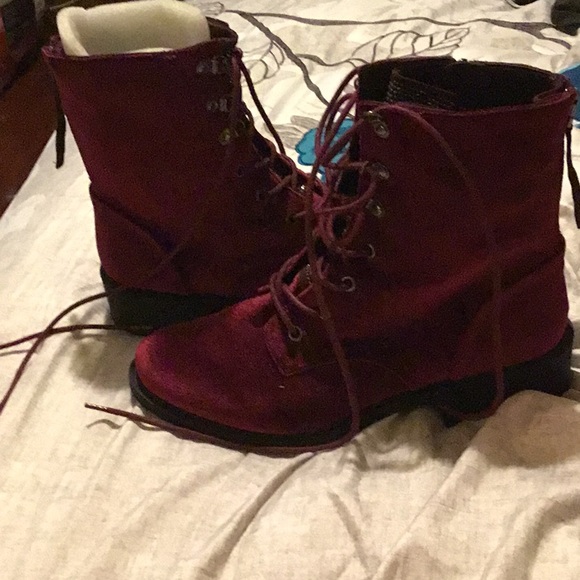 Boots - Picture 3 of 3